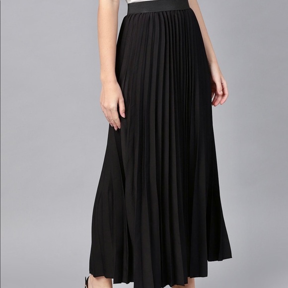 Black Accordian Pleat Maxi Skirt, Brand new with tags, Size-Large - Picture 6 of 11